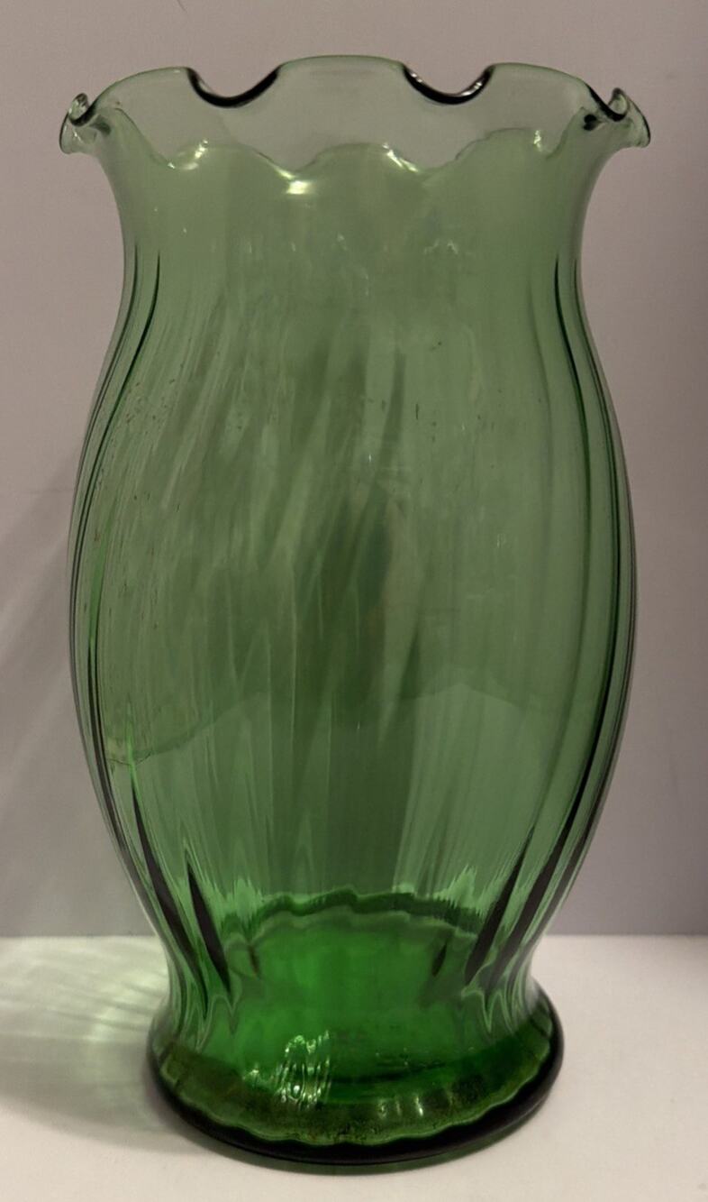 💚 Vintage Green Glass Swirl Vase Ruffled Edge — 6.5" Mid-Century Modern (MCM)